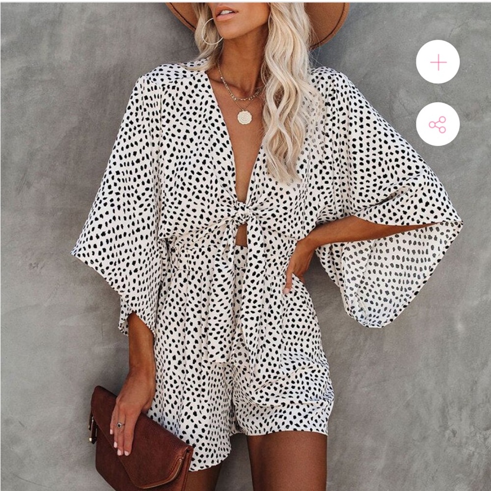 Flawless Black and White Spotted Romper, Size M – Playful and Flattering
